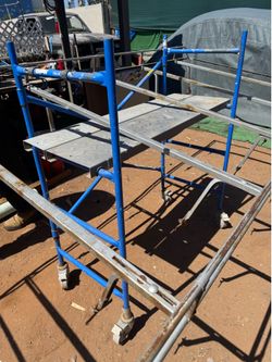 Dry wall scaffold
