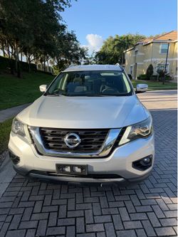Nissan pathfinder 2018 SV