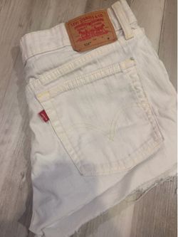 Low White Levi’s Shorts