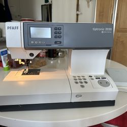 Pfaff Tiptronic 2030 Sewing Machine