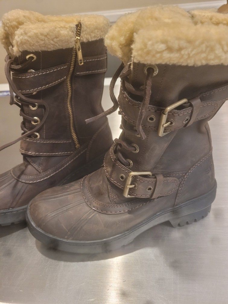 NEW Gorgeous CUTE Very Rare Women Sperry Alpine Buckle Zipper Size 6 WATERPROOF SNOWBOWL