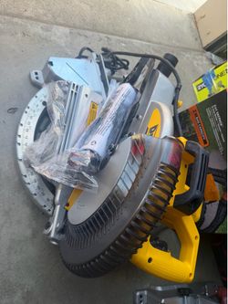 DEWALT 15 Amp Corded 12 in. Single Bevel Compound Miter Saw