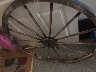 Wagon wheel rustic home decor