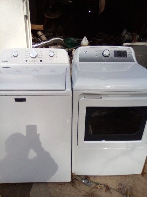 XXL Maytag Washer An GE Dryer