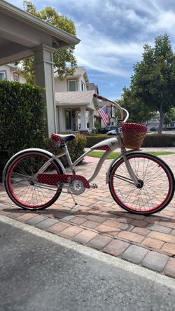 Limited Edition Adult Minnie Mouse Bike