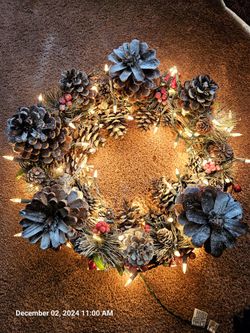 18-inch Lighted Pine Cone Wreath