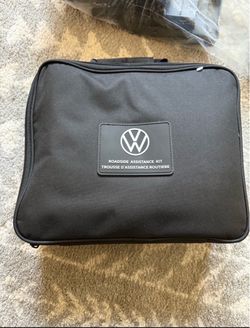 VOLKSWAGEN EMERGENCY ROADSIDE ASSISTANCE KIT NEW OEM