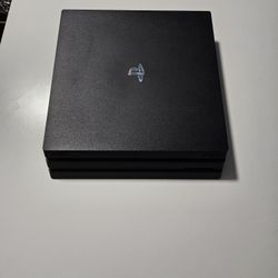 PS4 PRO + VR and 2 Controllers