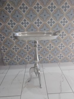 Entryway/Sidetable