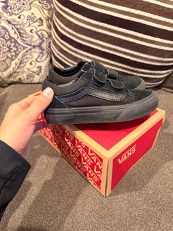 Boys shoes