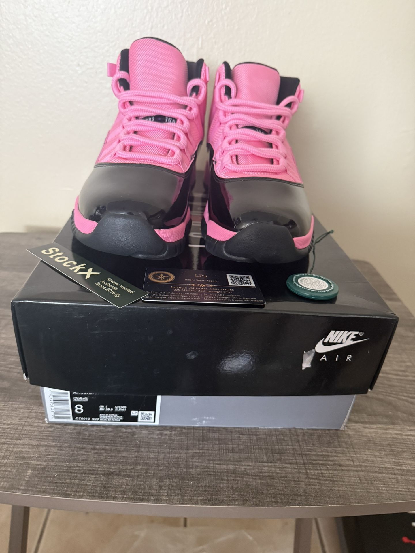 JORDAN 11s