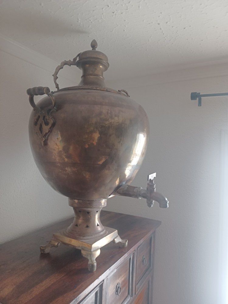 Large antique brass kettle, Samovar. 