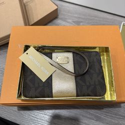 Michael Kors Wristlet 