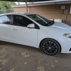 2015 Toyota Corolla.stick Shift