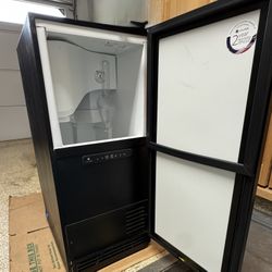 15” Clear Ice machine  - Panel Ready.  No Pump.
