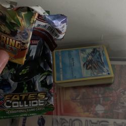 40 Pokémon Cards 