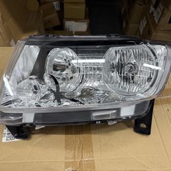 Single Headlight For 2011 To 2013 Jeep Grand Cherokee; Driver Side / Left Side; Chrome Clear 