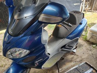 2005 Piaggio scooter.