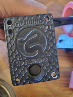 Gullwing SidwinderII skateboard trucks w / wheels