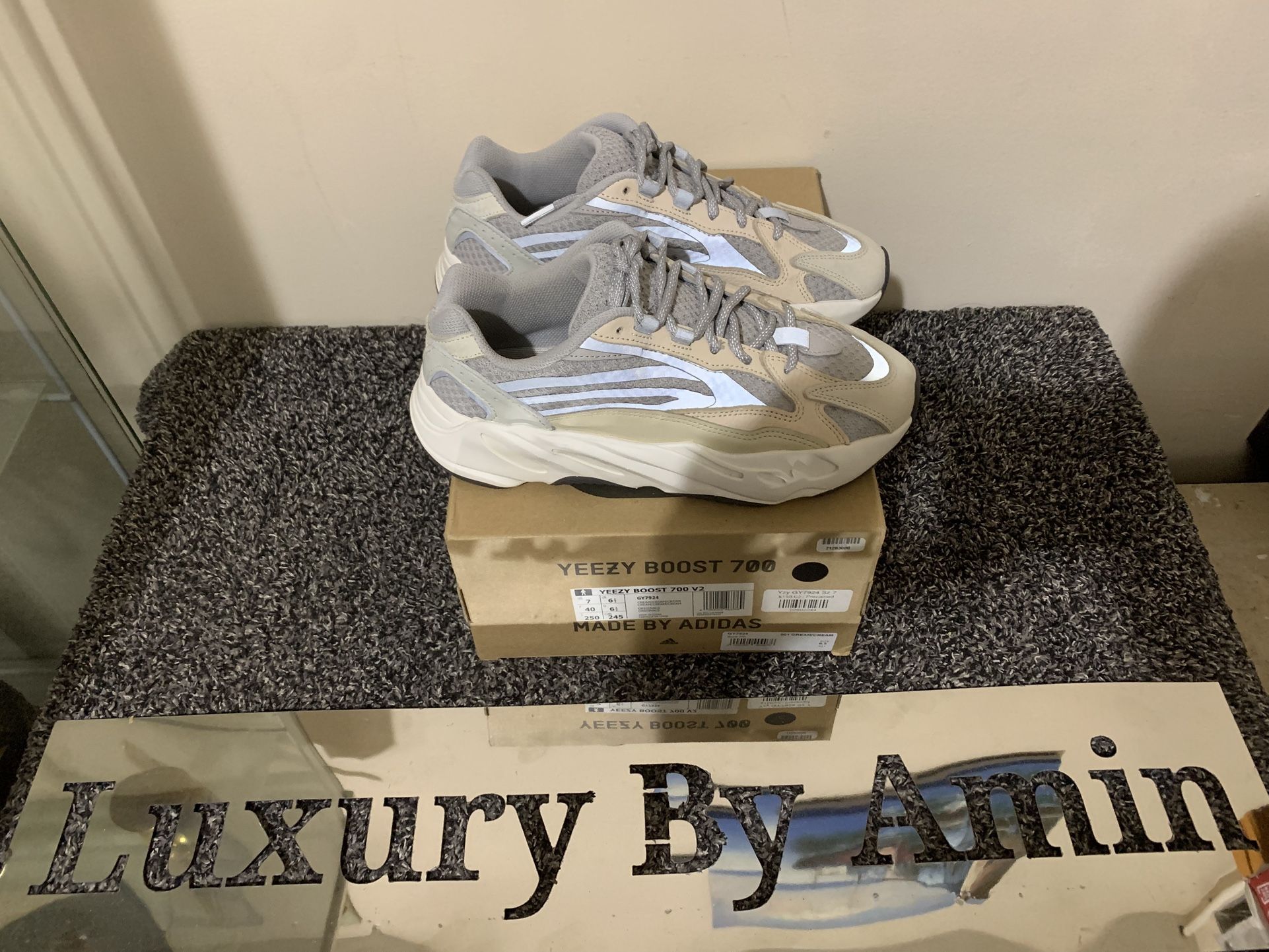 Yeezy 700 Size 6