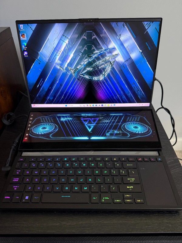 ASUS ROG Zephyrus Duo 16 (RTX 4090, 2TB SSD, Ryzen 9 7945HX, 32GB DDR5)