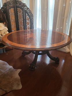 6 ft round decorative beautiful table with 6 beautiful chairs