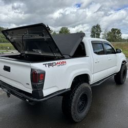 Diamondback SE Bed Cover (2016-2023 Toyota Tacoma) 