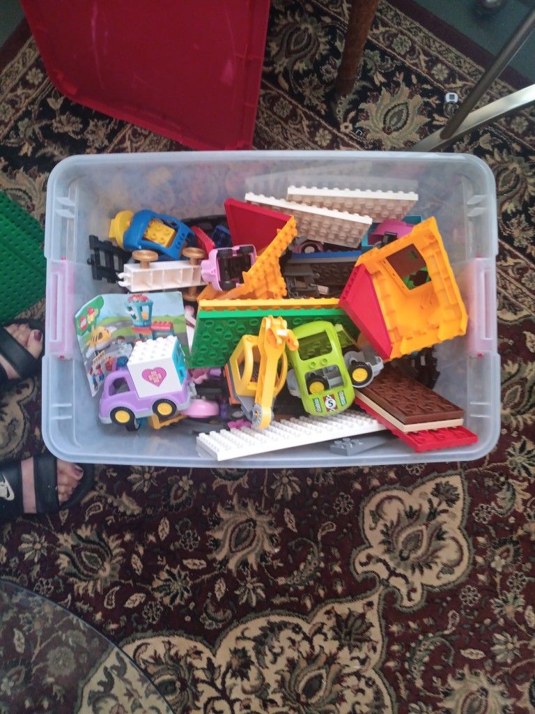 TOTE OF VINTAGE LEGOS