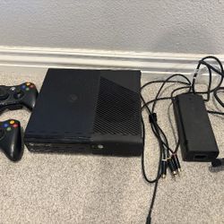 XBOX 360 CONSOLE WITH 2 CONTROLLERS, TURTLE BEACH HEADSET AND 4 GAMES IN EXCELLENT CONDITION 