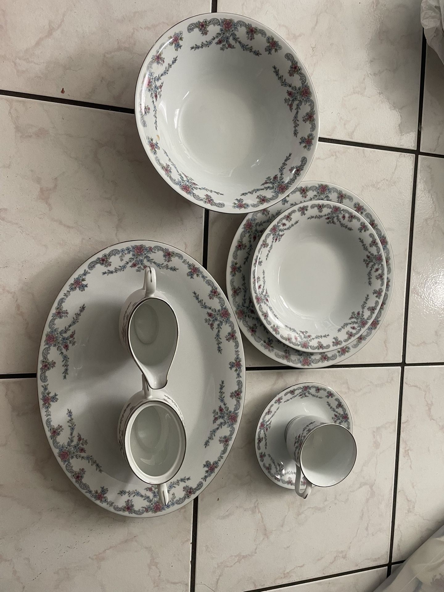 41 PIECE OF PAGODA CHINA - SUZANNE - MADE IN LILING CHINA