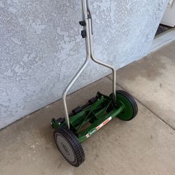14 in. 5-Blade Manual Walk Behind Push Reel Lawn Mower