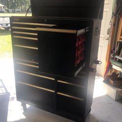 Toolbox  Like Brand New. All Ball Bearing $575.00