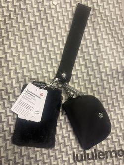 Lululemon- Dual Pouch Wristlet - Plush Fleece, Black
