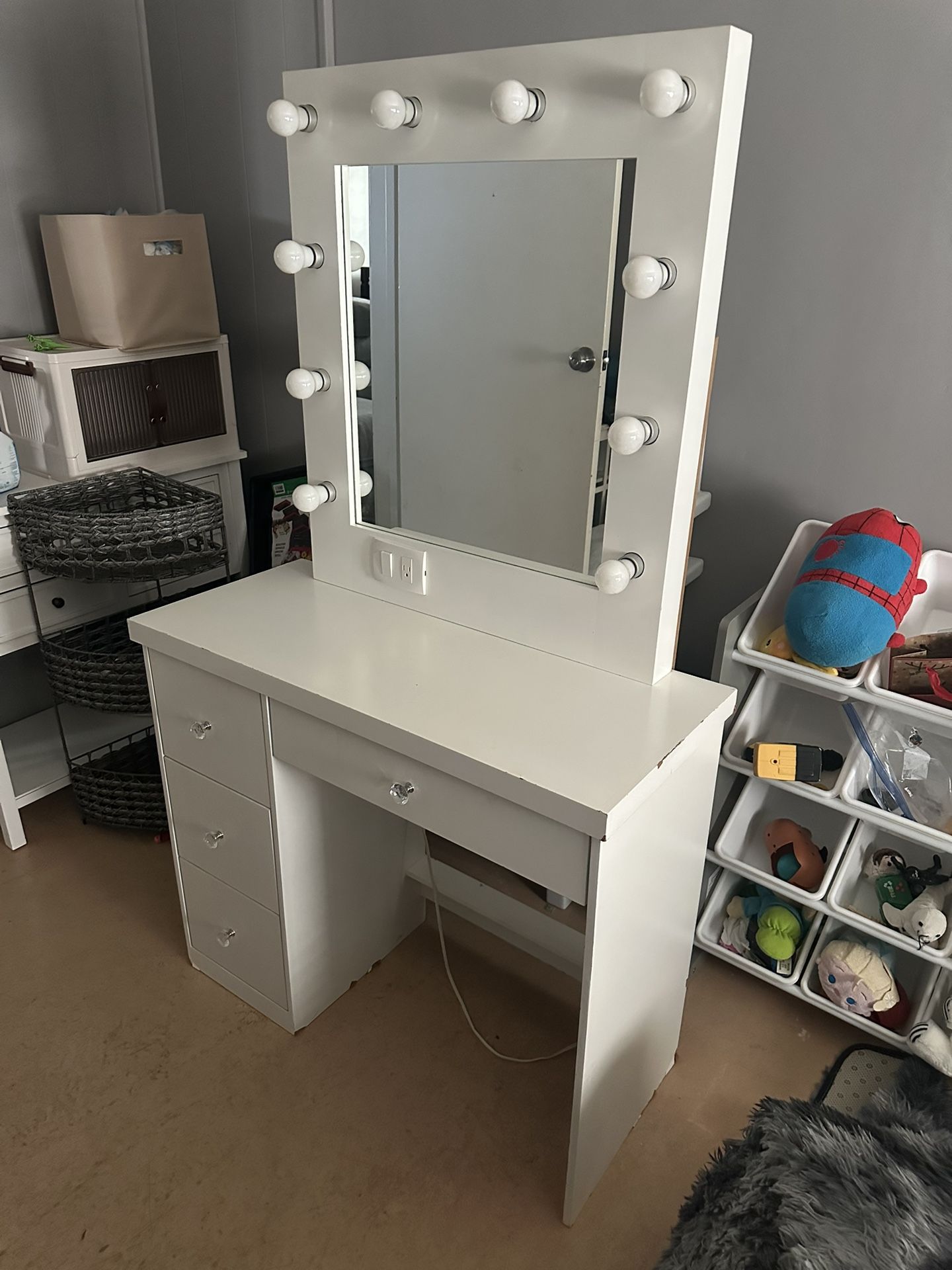 Makeup vanity