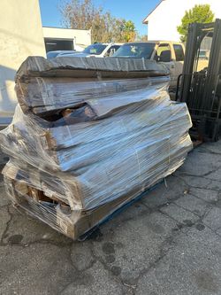 Truck pallet of side steps