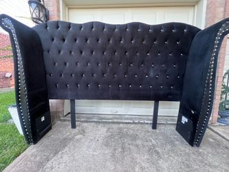 BEAUTIFUL UPHOLSTERED KING SIZE HEADBOARD