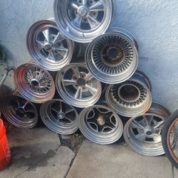 VINTAGE YARD ART/ WHEEL DISPLAY!!! 750$