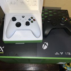 Xbox series x white and black controller.