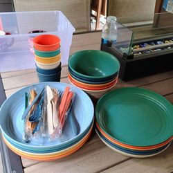 Plates With Matching Utensils 