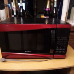 West Bend  900 Watt Red Microwave Oven 