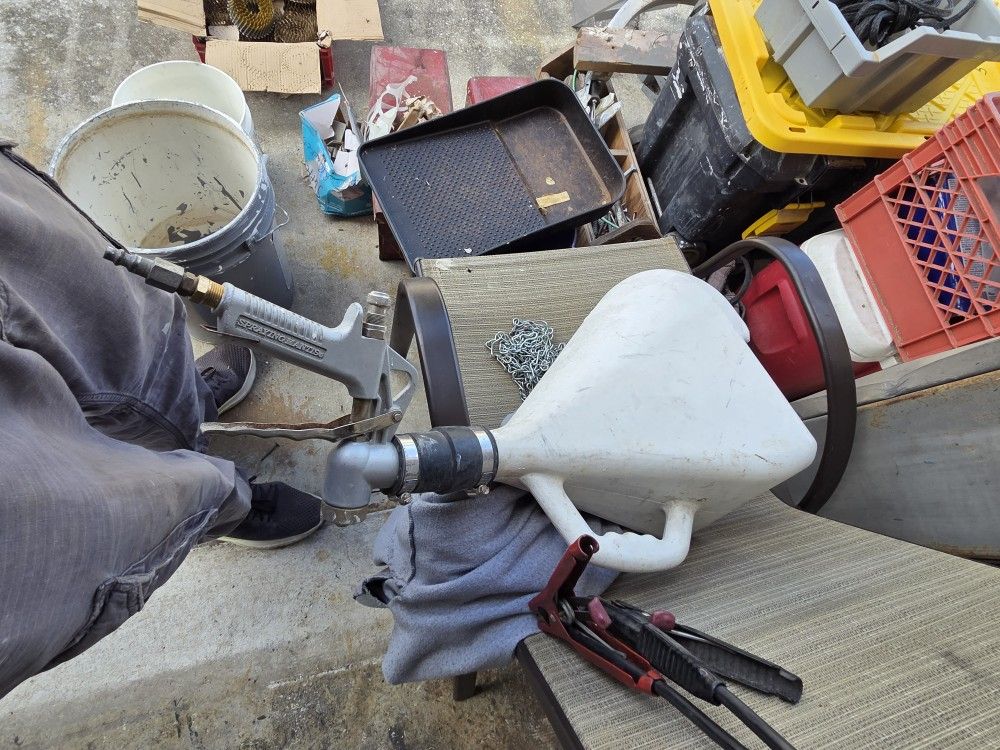 Drywall hopper for texture