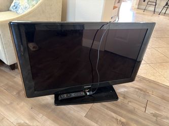 Tv with remote