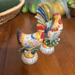 Fritz And Footed Salt And Pepper Shakers 