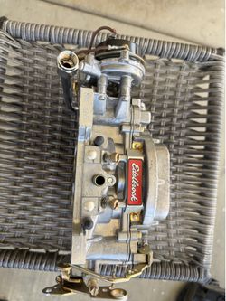 Elderbrock  650 CFM carburator