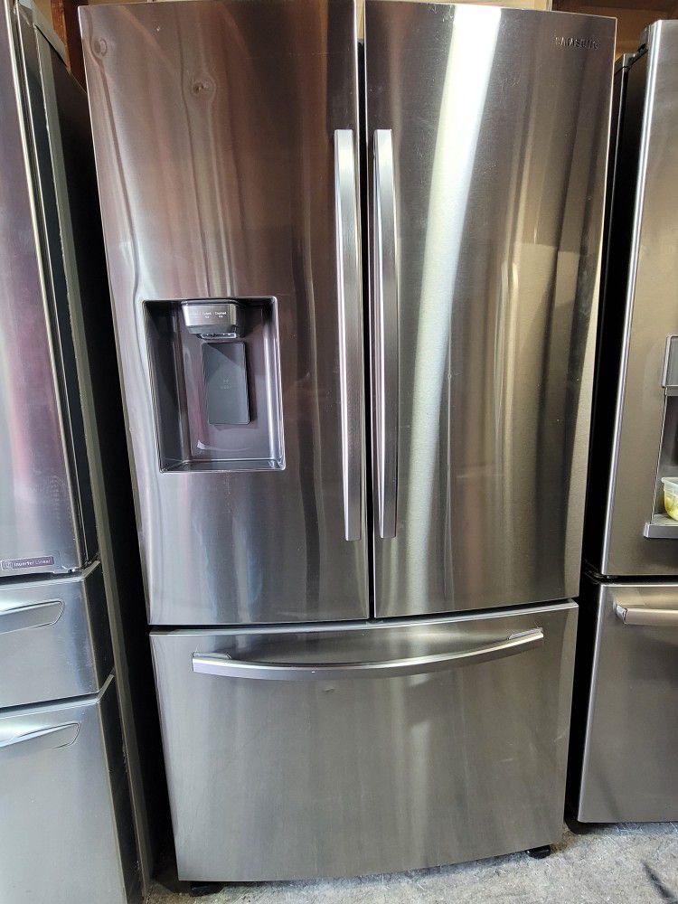 Like New Samsung 36" Wide Stainless Steel French Door Refrigerator With Water Ice Dispenser 