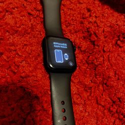 Black Apple Watch SE 40mm  reseted nothing wrong