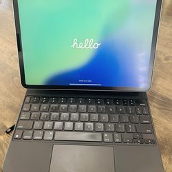 iPad 11 Pro 2nd Gen. W/ Magic Keyboard. Like New