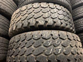 Pair of tiers size 285/70/17