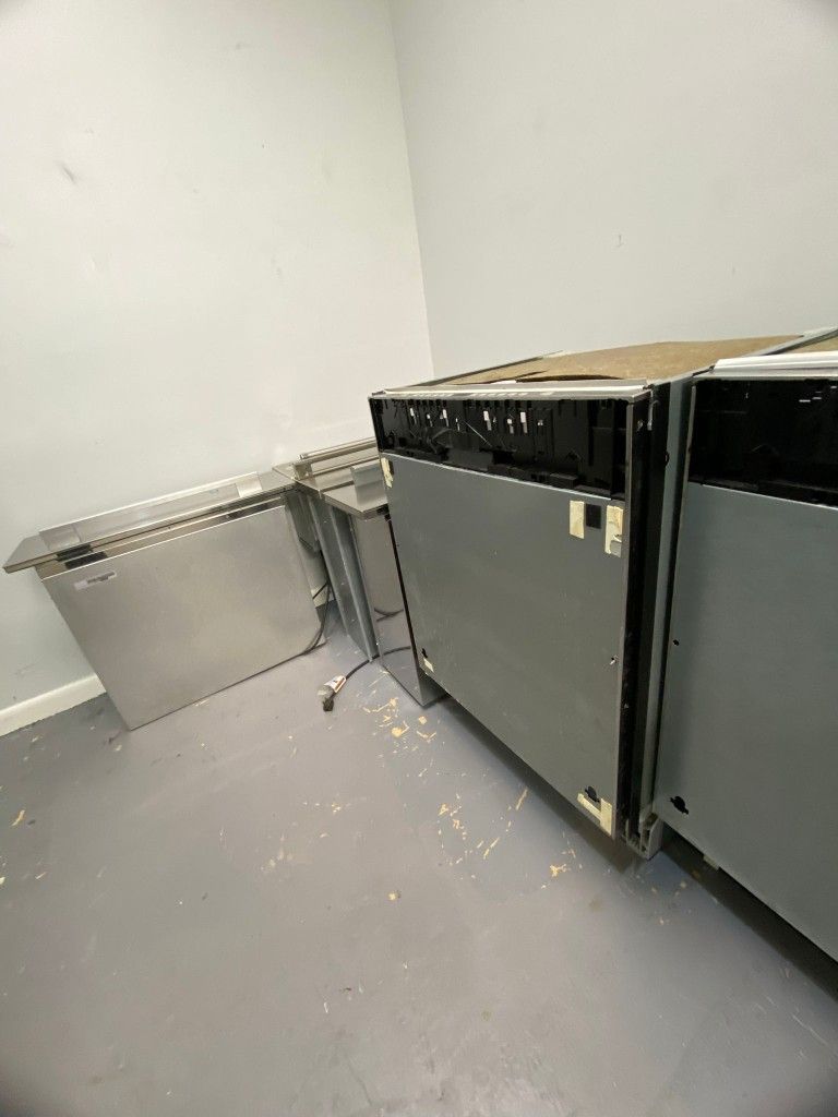 Thermador Dishwaser 24