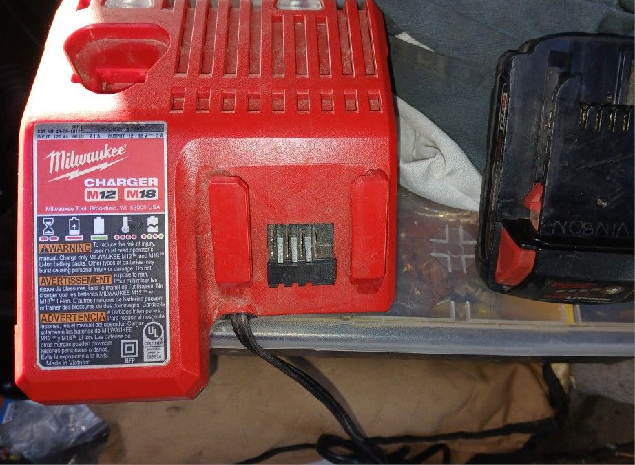 Milwaukee 18v 1.5 Battery And Charger